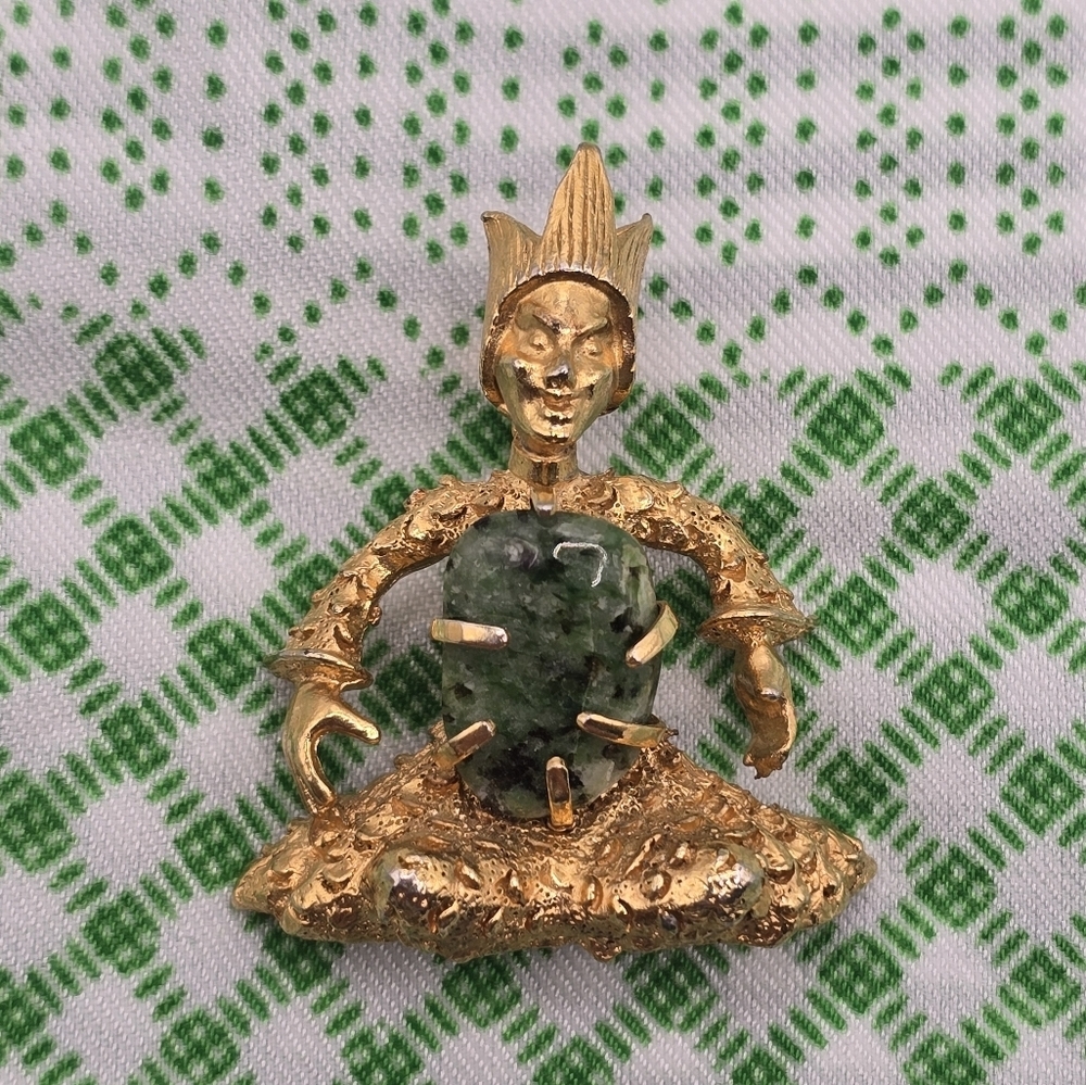 BSK Goldtone Court Jester With Green Center Stone Vintage Figural Brooch